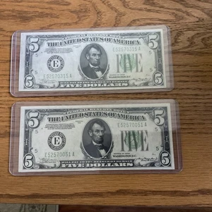 1934 $5 FRN  RICHMOND SN# E 52570051 A - E52570315 A Lot Of 2 - Picture 1 of 10