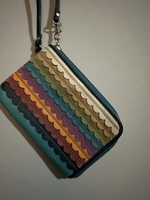 Cartera Muñequera Festoneada Colorida Fossil con Correa Azul y Cierre de Cremallera Foto 1 de 4