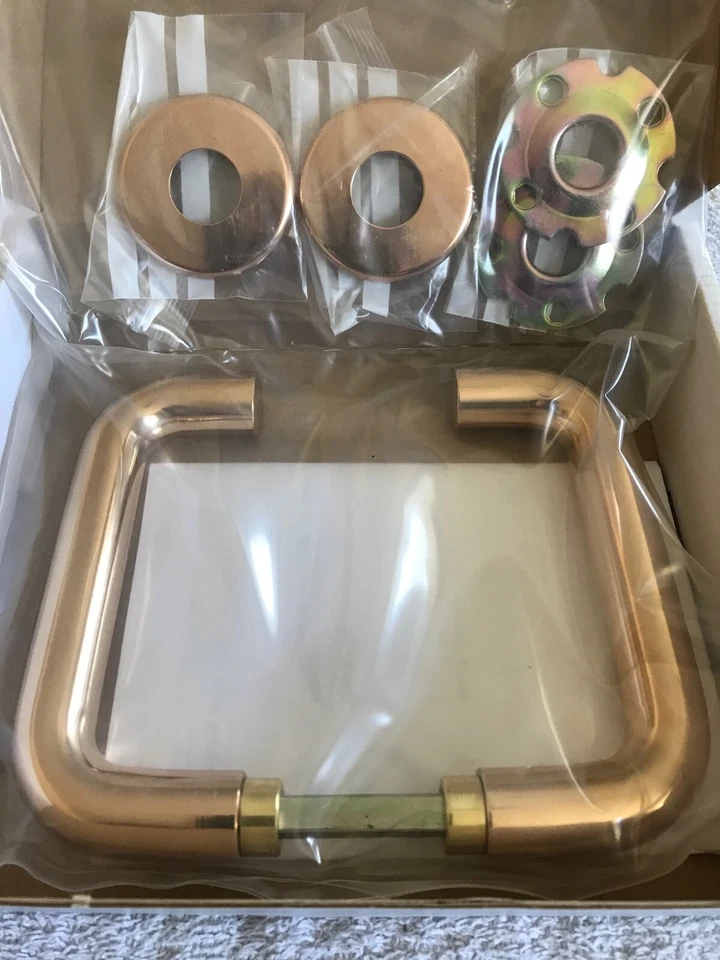 DOOR HANDLES ON ROSE NOT CHEAP ONES - Image 1 of 4