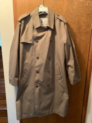 Abrigo largo de trinchera/lluvia Misty Harbor caqui con cinturón para hombre sin forro talla 42 Foto 1 de 4