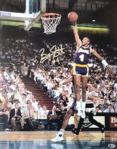 Autographed BYRON SCOTT 16X20 Los Angeles Lakers Photo w/Beckett Hologram - Picture 1 of 1