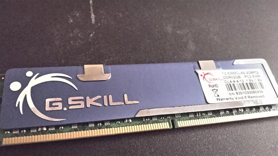 ONE {G.SKILL} 2GB PC2-5300 Desktop DIMM {F2-5300CL4S-2GBPQ} - Image 1 of 2
