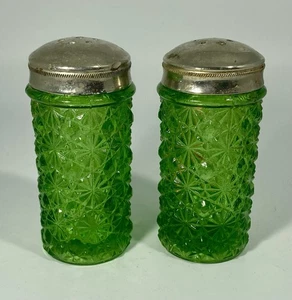 L.E. Smith Green Daisy And Button Design Salt & Pepper Shakers Chrome Top - Picture 1 of 8
