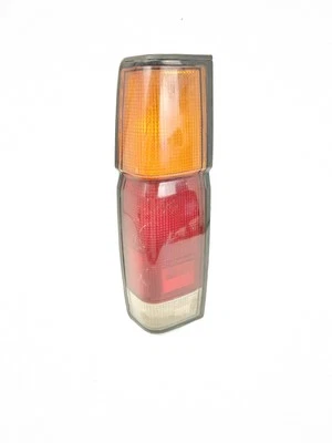Lámpara de luz trasera izquierda lado del conductor 86-97 Nissan Pickup OEM  Foto 1 de 4