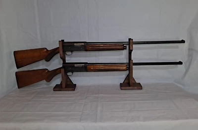 Soporte/estante de mesa para dos pistolas reforzado para escopeta/rifle madera reversible único Foto 1 de 4