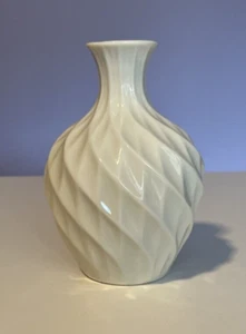 Lenox China Richmond Swirl Pattern Cream Ivory Bud Vase 5 1/2" USA - Picture 1 of 8