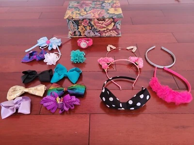 lote de 17 diademas niña, lazos para el pelo, joyero, reloj rosa Foto 1 de 4