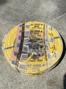 12/3 250 ft 600 voltios, casi nuevo-b con cable de construcción de cobre - Imagen 1 de 6