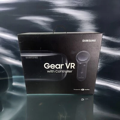 Samsung Gear VR Powered By Oculus Virtual Headset W/Controller SM-R324 - Image 1 of 4