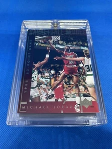 Michael Jordan 63 PUNTOS JUEGO INSERCIÓN ESPECIAL CUBIERTA SUPERIOR CHICAGO BULLS TARJETA COMO NUEVO - Imagen 1 de 2