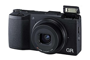 RICOH GR II Digital schwarz + DB-65 Ersatzakku + GC-5  / Zubehörpaket