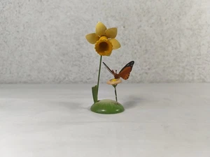 Erzgebirge Wendt & Kühn - Schmetterling mit Narzisse - Tischkartenhalter - Bild 1 von 6