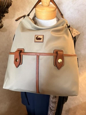 Bolso de Mano Dooney & Bourke Grande Bronceado Wayfarer Camden Todo Clima Nylon Cremallera Foto 1 de 4