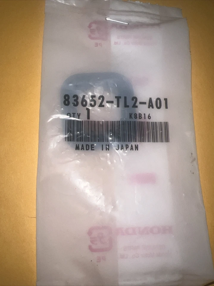 Genuine OEM Honda Floor Mat Grommet B 83652-TL2-A01 - Image 1 of 1