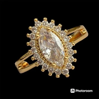 Anillo de cóctel corte marquesa con halo de circonitas cúbicas enchapado en oro amarillo de 14 quilates talla 8 Foto 1 de 4