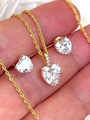 Collar colgante de diamantes de 1,5 quilates de corazón de diamantes de 1,5 quilates de 18 quilates Foto 1 de 4