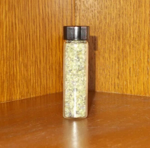 .5 OUNCES ROUGH NATURAL ARIZONA GREEN PERIDOT OLIVINE GEMSTONES & GLASS DISPLAY - Picture 1 of 2