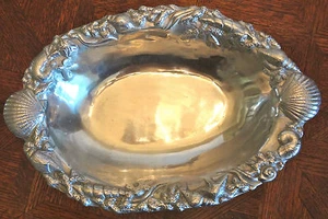  BELAVERRA METAL BOWL FOR SERVING WITH SHELL PATTERN ON EDGE - Picture 1 of 4