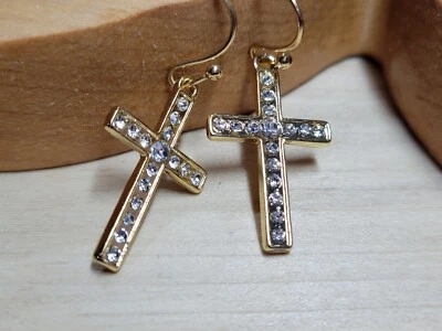 Pendientes colgantes delicados con cruz de cristal Foto 1 de 3