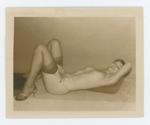 Original Vintage Photo, 1940's Elegant Pin-Up Model - Picture 1 of 2