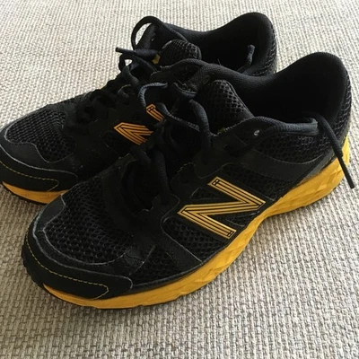 Talla 4.5 - New Balance 750 Negro Foto 1 de 4