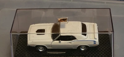 Road Champs 1998 escala 1:43 1970 blanco Plymouth Hemi Cuda con vitrina Foto 1 de 4