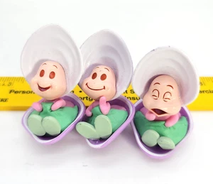 Figuras Alicia en el País de las Maravillas Jóvenes Ostras Bebés 2.5" x 1.5" LOTE DE 3 LEER - Imagen 1 de 8