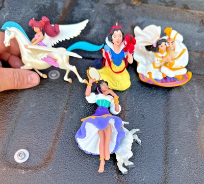 Lote de adornos con sello Disney Blancanieves Aladdin Jasmine Meg Esmeralda Pegaso Foto 1 de 4