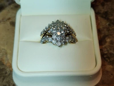 Anel cluster de diamante natural 3 quilates conjunto em ouro amarelo 10K. Cor H-J, I1-I2 clari - Imagem 1 de 4