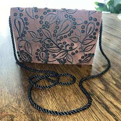 Винтажная коричневая замшевая сумочка Timmy Woods с черным бисером.  - Изображение 1 из 4