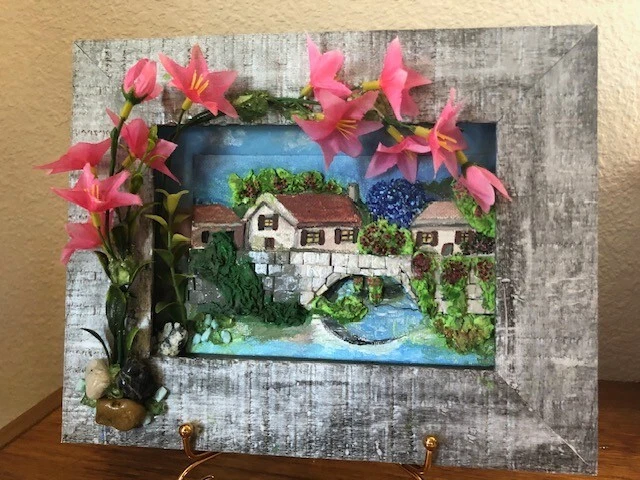 Obra de arte de medios mixtos "Inspirada en el pueblo de la provincia" Foto 1 de 1