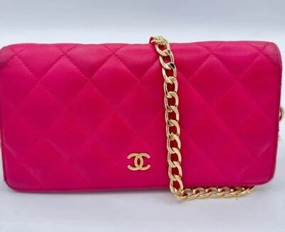 Cartera acolchada con cadena de piel de cordero rosa frambuesa CHANEL Foto 1 de 4