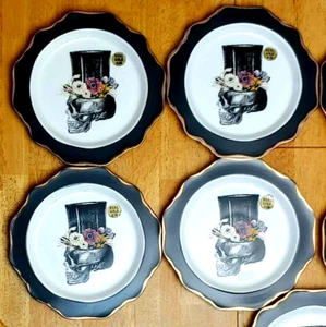 4 HALLOWEEN SKULL REAL GOLD RIM PORCELAIN DINNER PLATES HARVEST GREEN STUDIO NEW - Picture 1 of 5