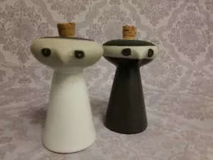 DAVID GIL for Bennington Pottery VT "Mr. Salt & Mrs. Pepper" Shakers RARE FIND! - Picture 1 of 10