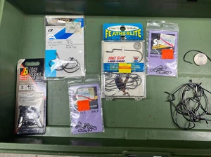 Circle Hooks,  Weedless Hooks  - Picture 1 of 1