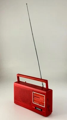 Vintage Red Eversonic AM FM Portable Radio E96180 EE475 - Image 1 of 4