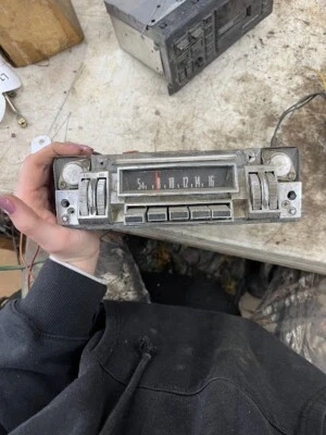 Chrysler 1967 Newport 300, New Yorker AM rueda pulgar/botón pulsador radio Foto 1 de 4