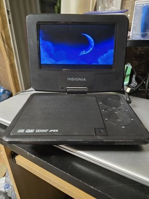 Insignia NS-P7DVD15 7" LCD Portable DVD Player Works Tested With Power Cord - Image 1 of 4