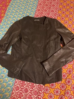 Chaqueta asimétrica con mangas de cuero Vince Lamb en negro talla 10 Foto 1 de 4