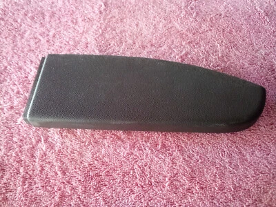 Almohadilla de reposabrazos de puerta delantera lado pasajero derecho Mercury Mariner 2008 Foto 1 de 3