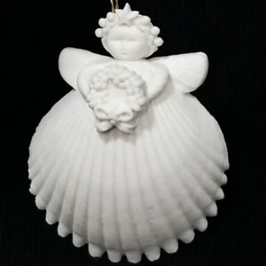Vtg Margaret Furlong Porcelain Angel Christmas Ornament 1995 Wreath Shell USA - Picture 1 of 11