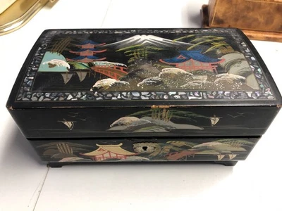 Vintage 50er Jahre japanische schwarz lackierte Schmuck Spieluhr Tänzer Berg Fuji Szene - Bild 1 von 4