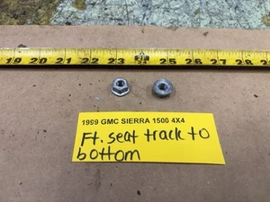 1999-2002 GM 1500 Ex-cab Front Seat Bottom To Frame Nuts Set Of 2 - Foto 1 di 8