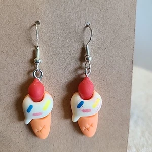 Handgefertigte Eistüte Ohrhänger NEU Damen/Mädchen Lappenbereich 1,5" - Bild 1 von 5