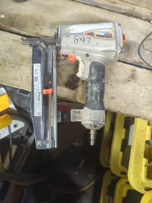 Clavadora Paslode t250s-f16 acabado recto 16ga probada Foto 1 de 4