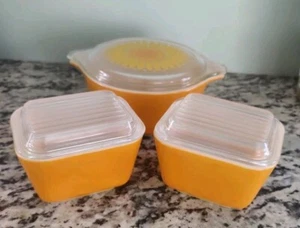 Vtg PYREX Refrigerator Dishs (2) 501 B with Lid 1.5 Cup (1) 472 1.5 Pt ORANGE - Picture 1 of 15