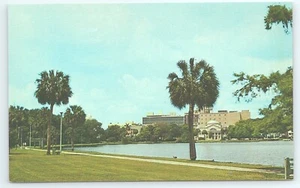Postal Lake Eola agrega serenidad y belleza al área de Orlando Florida - Imagen 1 de 3