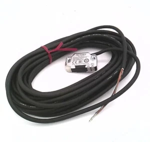 KEYENCE Safety Interlock Switch Gate Sensor GS-11P10 tested - Picture 1 of 2