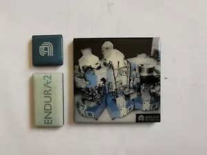 Imanes con nombre, etiquetados con logotipo de materiales aplicados y Endura2, lote de 2 - Imagen 1 de 4