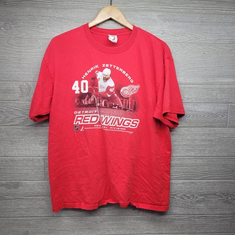NHL Detroit Red Wings Henrik Zetterberg Red Hockey Tshirt Size XL Distressed Cover